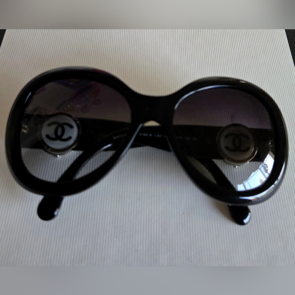 Chanel Vintage Collection Bouton Sunglasses 5193 B
